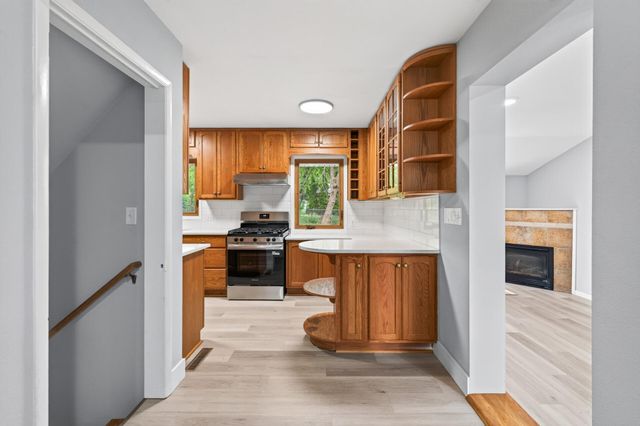 31 Demont Avenue E, Little Canada, MN 55117