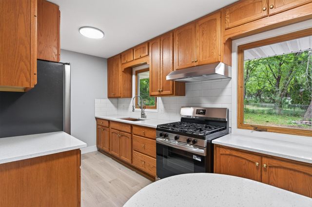 31 Demont Avenue E, Little Canada, MN 55117