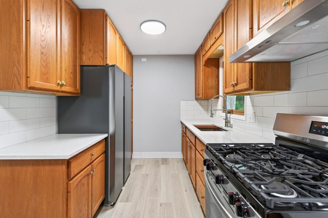 31 Demont Avenue E, Little Canada, MN 55117
