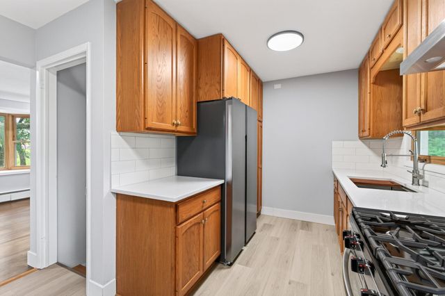 31 Demont Avenue E, Little Canada, MN 55117
