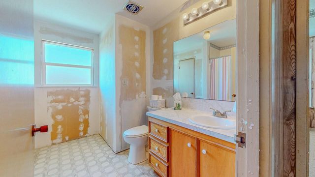 3520 Hannas Reef, Crystal Beach, TX 77650