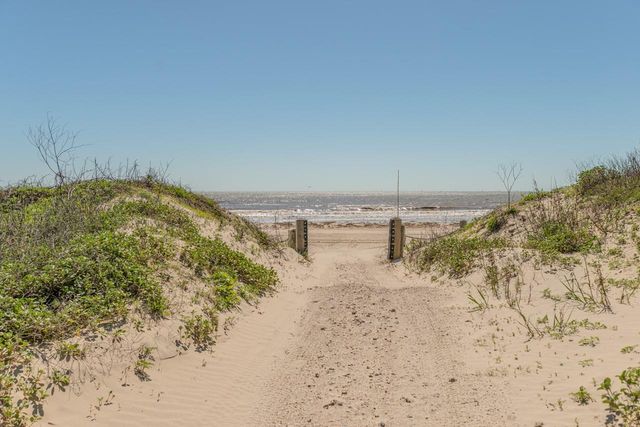 3520 Hannas Reef, Crystal Beach, TX 77650