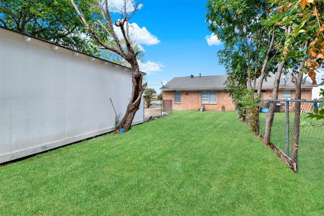 300 Hilltop Avenue A, Richardson, TX 75081