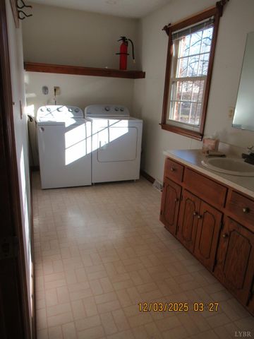 171 Britt Place, Forest, VA 24551