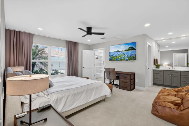 937 SW 34th Court, Boynton Beach, FL 33435