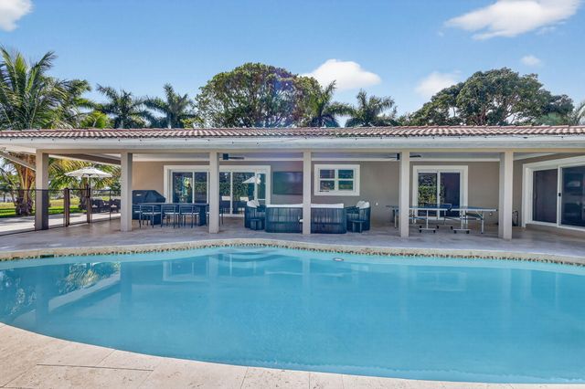 937 SW 34th Court, Boynton Beach, FL 33435