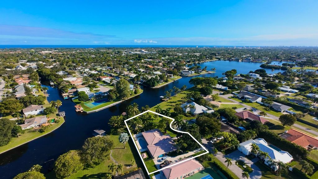937 SW 34th Court, Boynton Beach, FL 33435