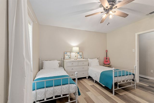 111 Hickory Creek Circle, Gun Barrel City, TX 75156