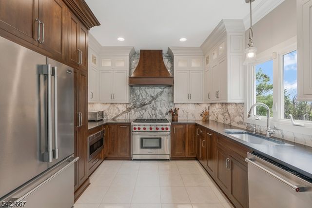 182 Beaumonte Way, Bridgewater Twp., NJ 08807