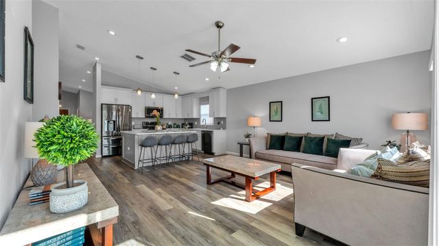 333 CASTLEMAIN CIRCLE, Davenport, FL 33897