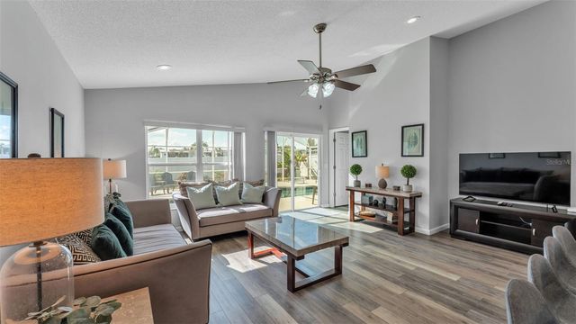 333 CASTLEMAIN CIRCLE, Davenport, FL 33897