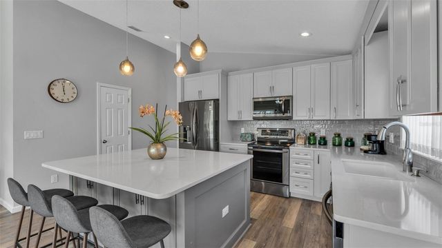 333 CASTLEMAIN CIRCLE, Davenport, FL 33897