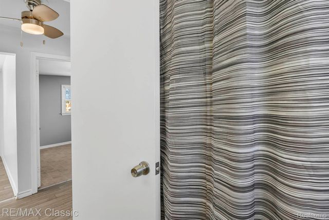 1588 N Duck Lake Road, Highland Charter Township, MI 48356