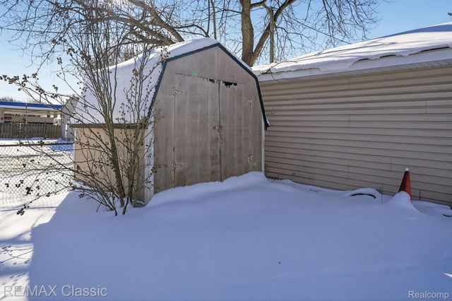 1588 N Duck Lake Road, Highland Charter Township, MI 48356