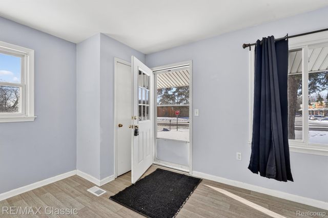 1588 N Duck Lake Road, Highland Charter Township, MI 48356