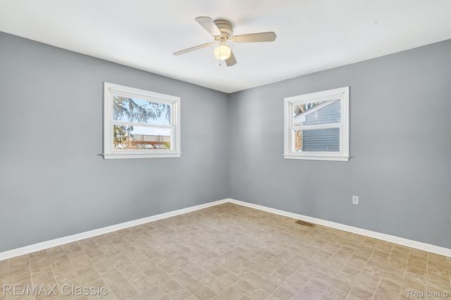 1588 N Duck Lake Road, Highland Charter Township, MI 48356