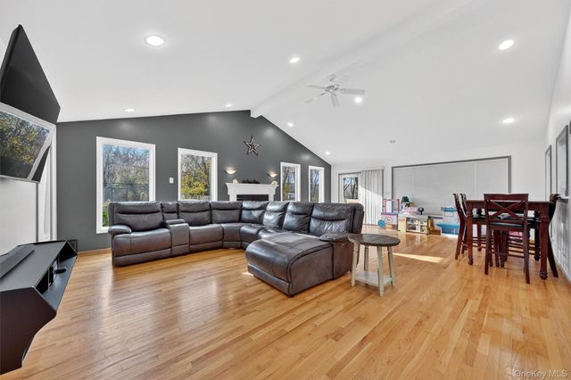 10 Meier Road, Poughkeepsie, NY 12603