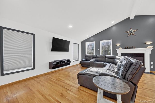 10 Meier Road, Poughkeepsie, NY 12603