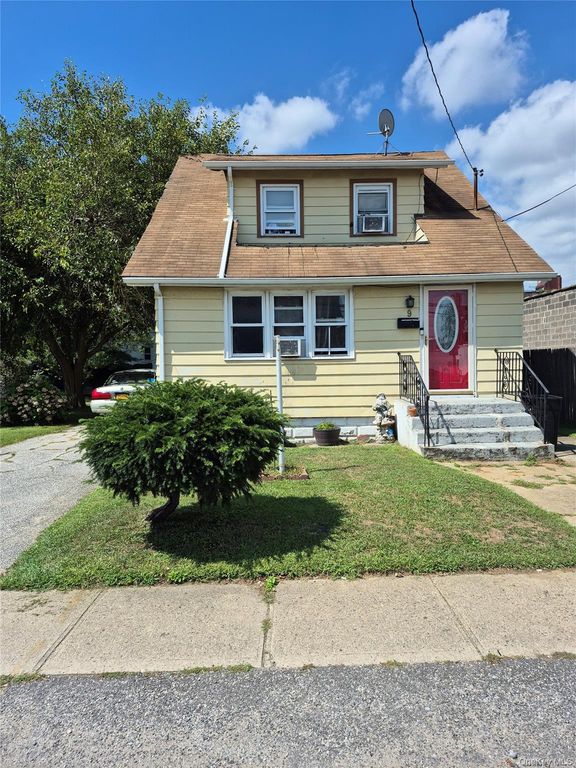 9 Watkins Street, Lynbrook, NY 11563