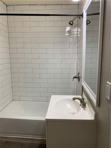 227 Central Street, Excelsior Springs, MO 64024