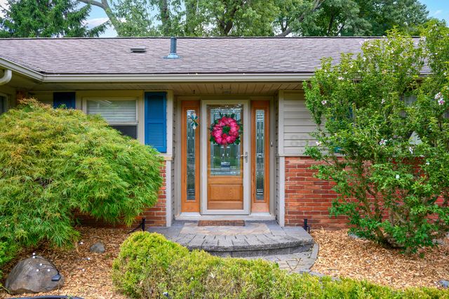 899 Fox Run, Bloomfield Hills, MI 48304