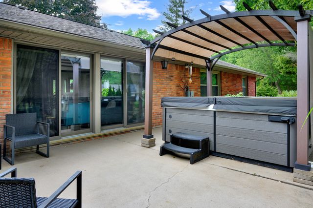 899 Fox Run, Bloomfield Hills, MI 48304