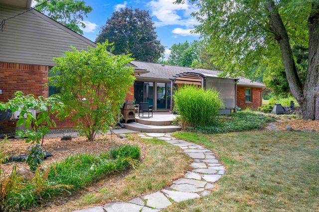 899 Fox Run, Bloomfield Hills, MI 48304