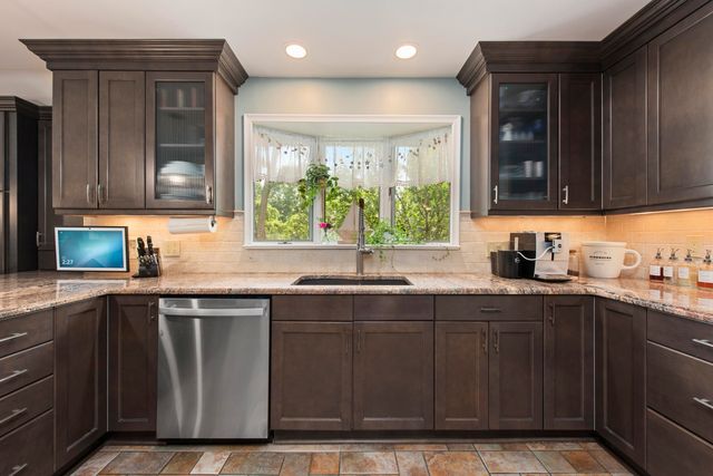 899 Fox Run, Bloomfield Hills, MI 48304