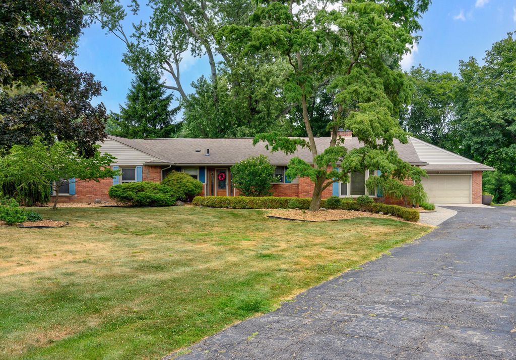899 Fox Run, Bloomfield Hills, MI 48304