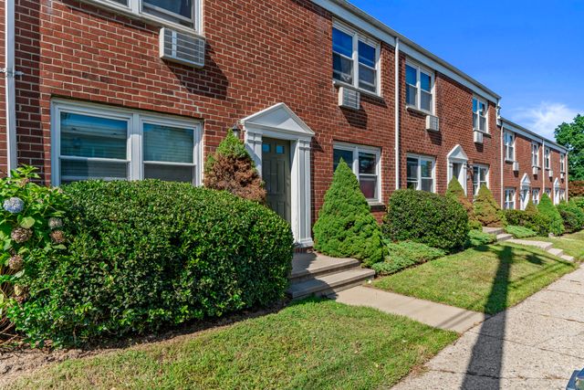 12 Hamilton Court D, Stamford, CT 06902