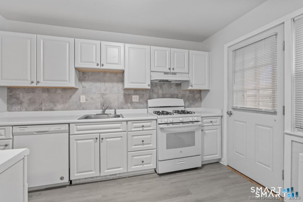 12 Hamilton Court D, Stamford, CT 06902