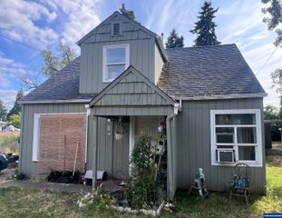 2464 Primrose St, Lebanon, OR 97355
