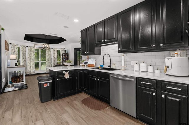 184 Greenwood Ranch Dr, Kilgore, TX 75662
