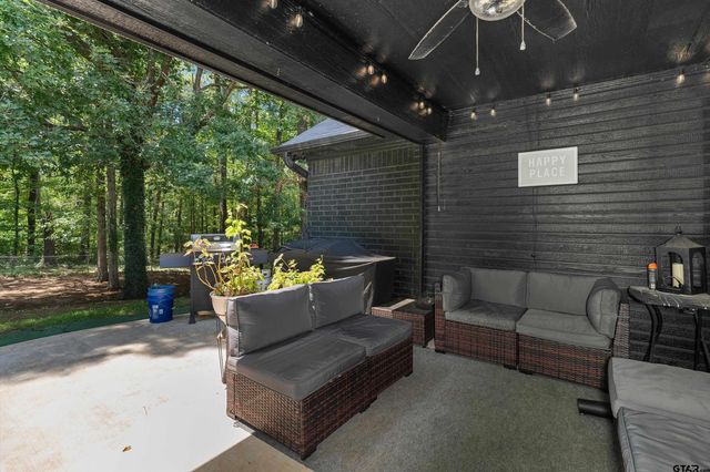 184 Greenwood Ranch Dr, Kilgore, TX 75662