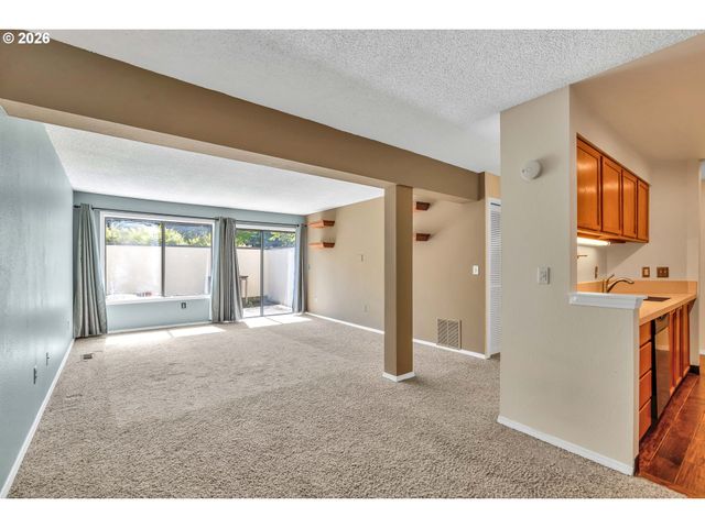 5150 S LANDING Dr 101B2, Portland, OR 97239