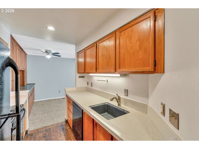 5150 S LANDING Dr 101B2, Portland, OR 97239