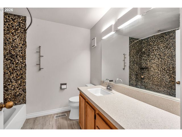 5150 S LANDING Dr 101B2, Portland, OR 97239