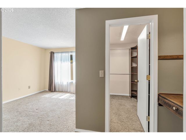 5150 S LANDING Dr 101B2, Portland, OR 97239