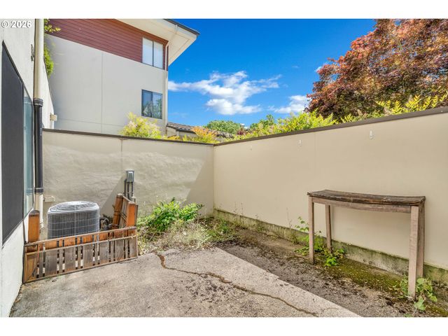 5150 S LANDING Dr 101B2, Portland, OR 97239