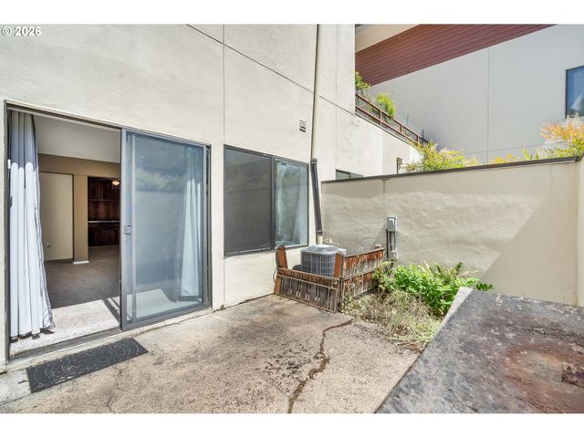 5150 S LANDING Dr 101B2, Portland, OR 97239