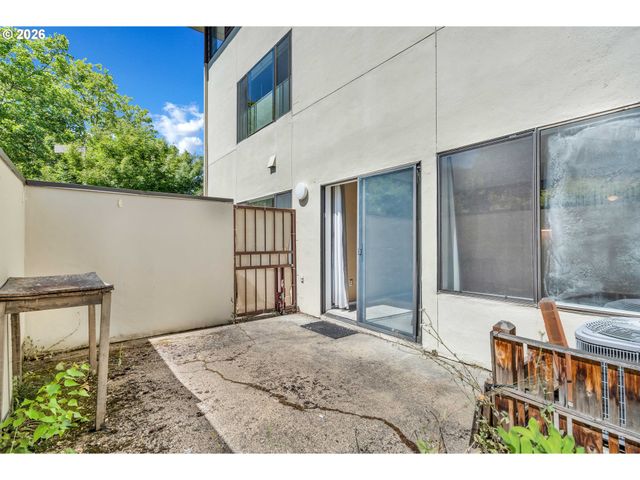 5150 S LANDING Dr 101B2, Portland, OR 97239