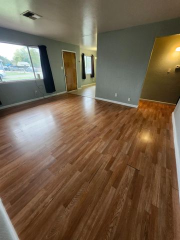 940 Elinor Ave, Olivehurst, CA 95961