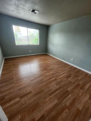 940 Elinor Ave, Olivehurst, CA 95961