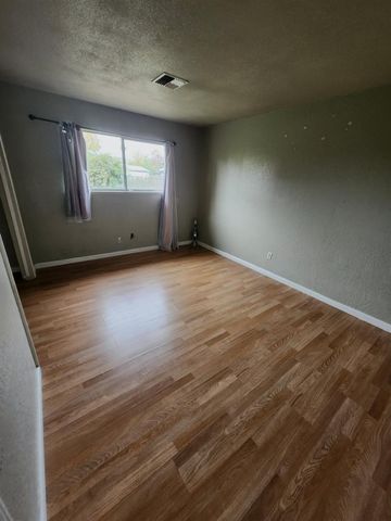 940 Elinor Ave, Olivehurst, CA 95961