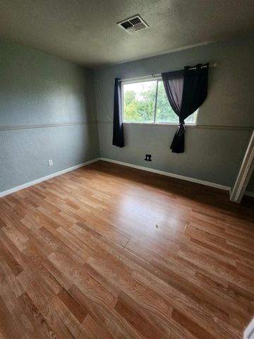 940 Elinor Ave, Olivehurst, CA 95961