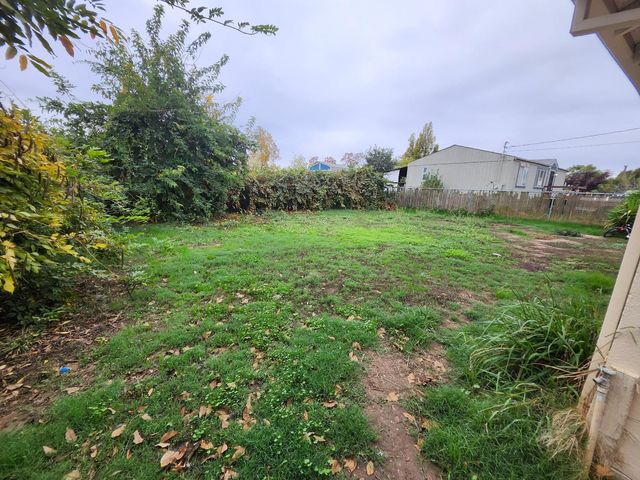 940 Elinor Ave, Olivehurst, CA 95961