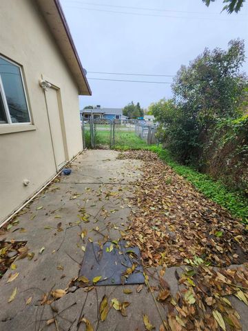 940 Elinor Ave, Olivehurst, CA 95961