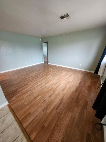 940 Elinor Ave, Olivehurst, CA 95961