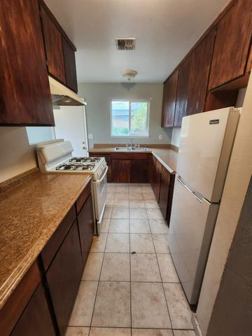 940 Elinor Ave, Olivehurst, CA 95961