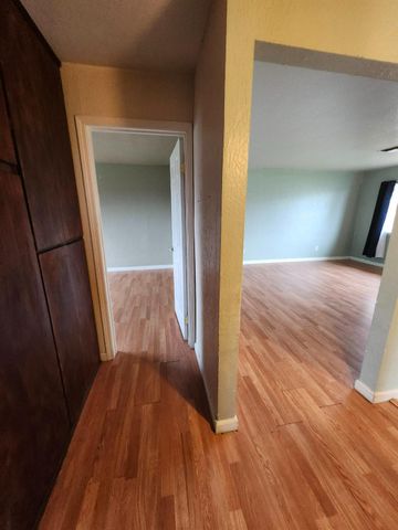 940 Elinor Ave, Olivehurst, CA 95961